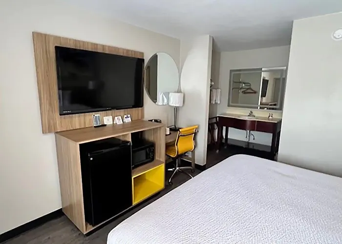 Days Inn By Wyndham Defuniak Springs